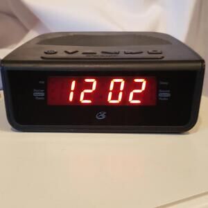 GPX C224B Dual Alarm Clock AM/FM Radio w/Red LED Display Tested